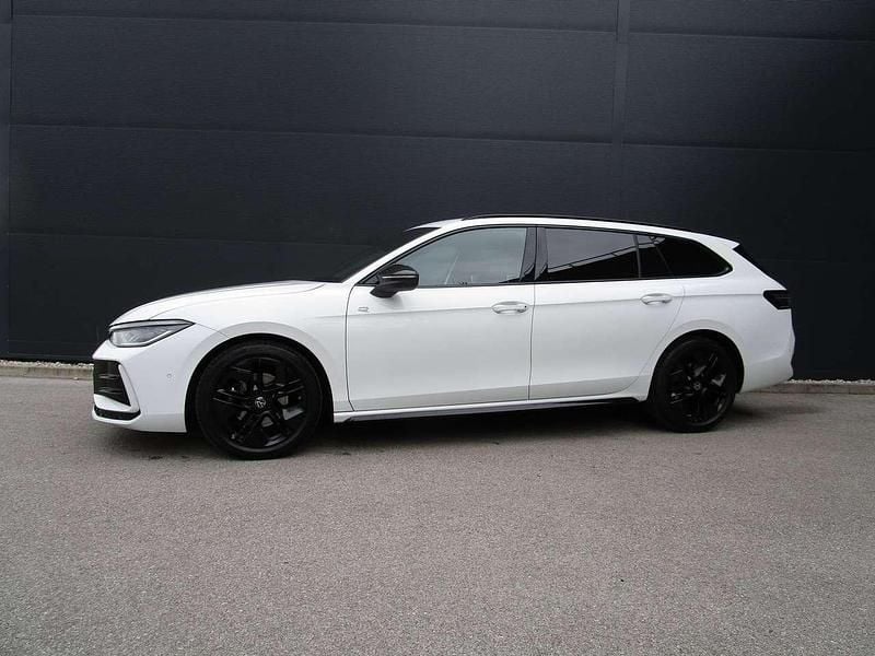 Gebraucht VW Passat R-line 150 PS (110 kW) 2024 Weiss  normal Kombi