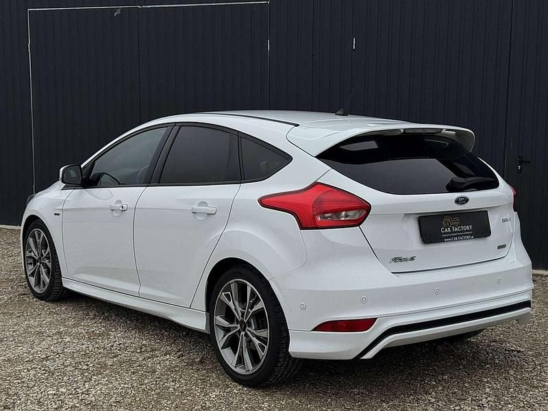 Gebraucht Ford Focus ST-Line 125 PS (91 kW) 2018 Weiß Limousine