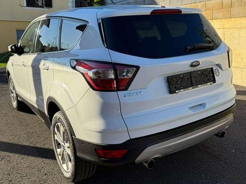 Gebraucht Ford Kuga Titanium 120 PS (88 kW) 2017 Weiß SUV