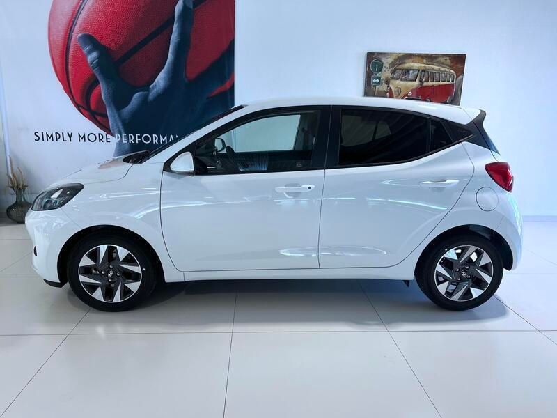 Gebraucht Hyundai i10 67 PS (49 kW) 2024 Weiß Kleinwagen