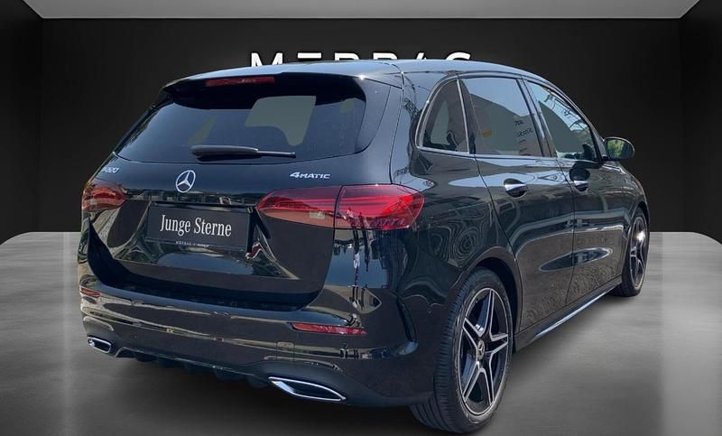 Gebraucht Mercedes B220 AMG line 190 PS (139 kW) 2024 Kosmosschwarz metallic Van / Kleinbus