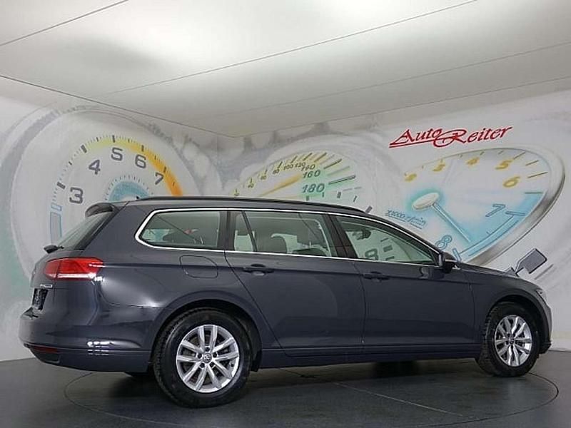 Gebraucht VW Passat Comfortline 150 PS (110 kW) 2017 Uranograu Kombi