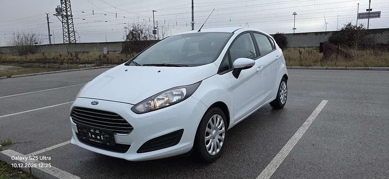 Gebraucht Ford Fiesta Trend 75 PS (55 kW) 2013 Weiß Limousine