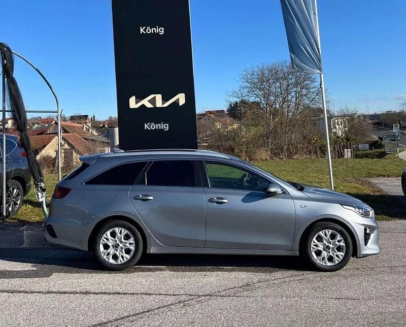 Grau Gebraucht 2021 Kia Ceed Sportswagon Silver Kombi | € 13.790 (Fairer Preis) - Bild 1/4