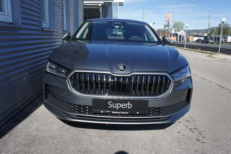 Gebraucht Skoda Superb Selection 150 PS (110 kW) 2025 Mittelgrau  metallic