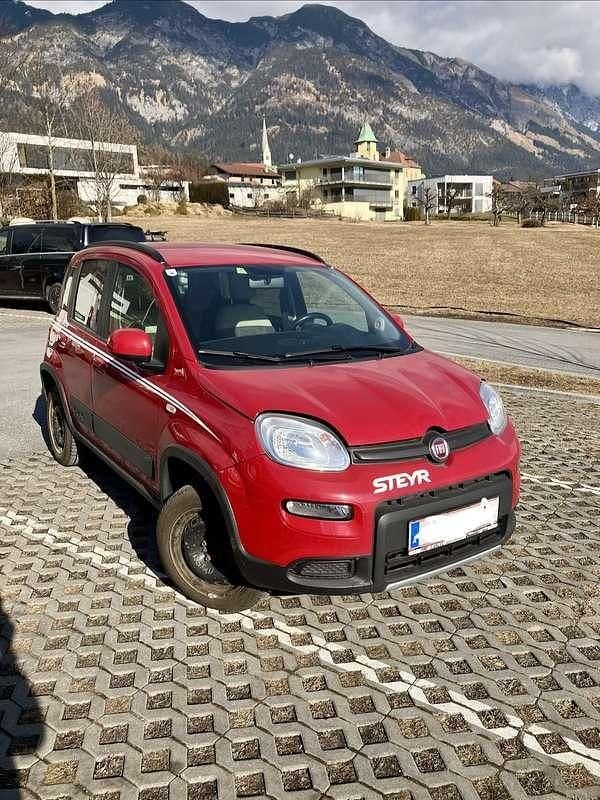 Gebraucht Fiat Panda 4x4 75 PS (55 kW) 2013 Rot Kleinwagen