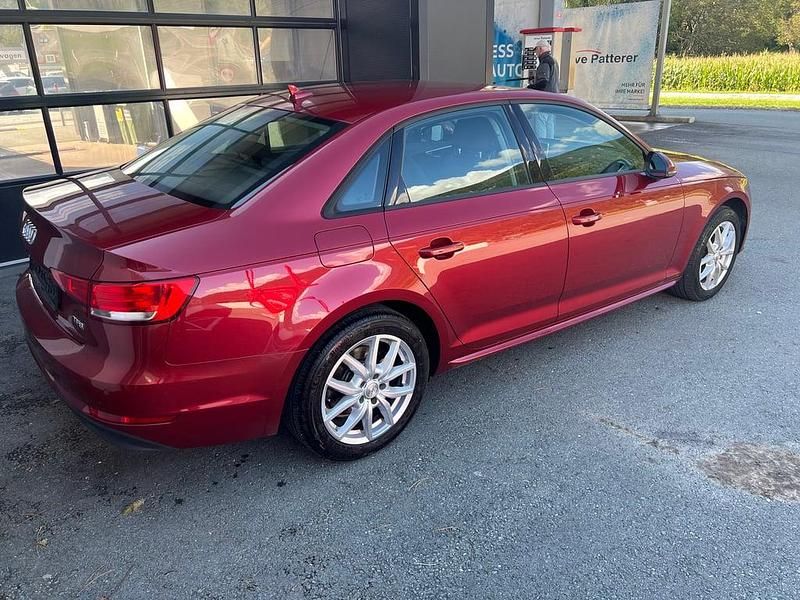 Gebraucht Audi A4 150 PS (110 kW) 2016 Dunkelrot  metallic Limousine