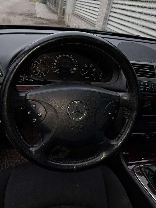 Gebraucht Mercedes E200 Classic 122 PS (89 kW) 2006 Schwarz Limousine