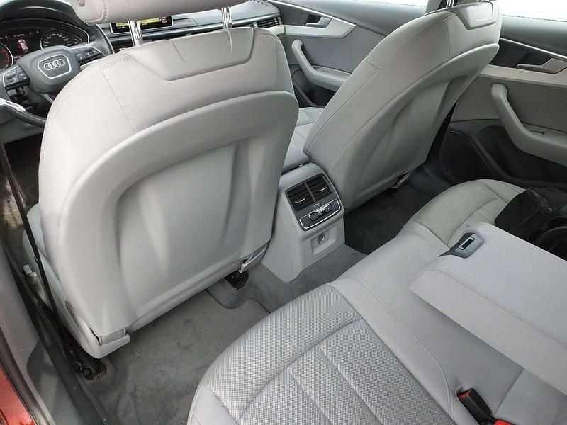 Gebraucht Audi A4 Sport 150 PS (110 kW) 2019 Rot Kombi