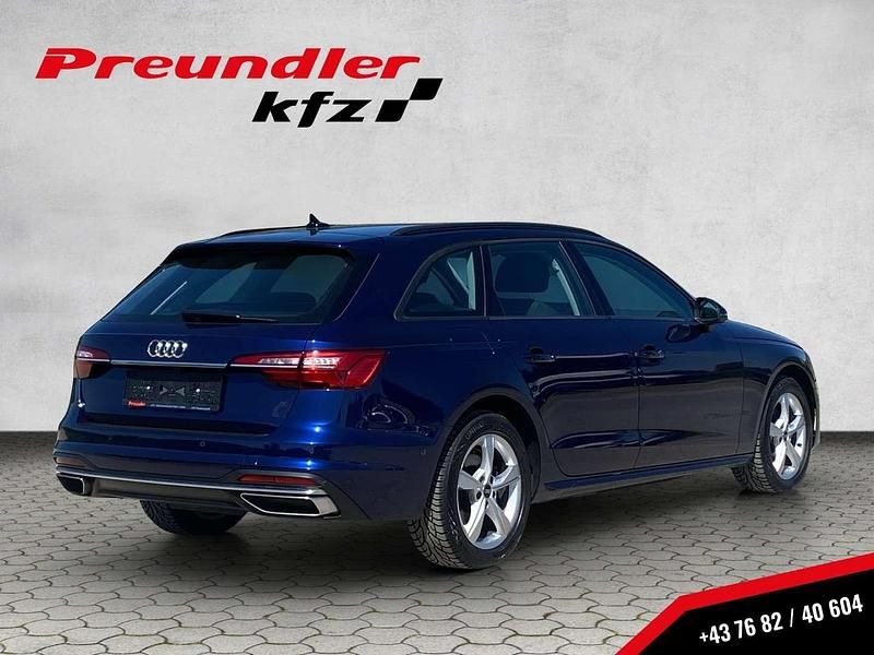Gebraucht Audi A4 Advanced 163 PS (119 kW) 2022 Blau Kombi