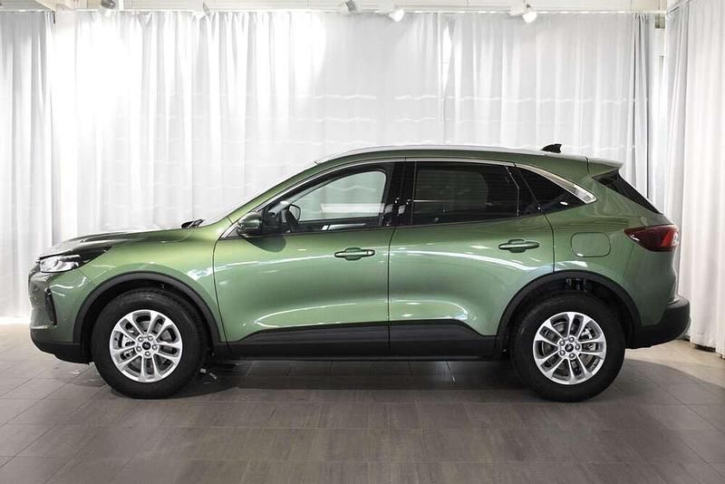 Gebraucht Ford Kuga Titanium 150 PS (110 kW) 2024 Grün SUV