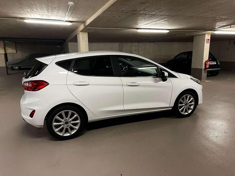Gebraucht Ford Fiesta Titanium 84 PS (61 kW) 2017 Weiß Limousine