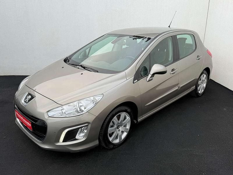 Gebraucht Peugeot 308 Active 111 PS (81 kW) 2011 Grau Kleinwagen