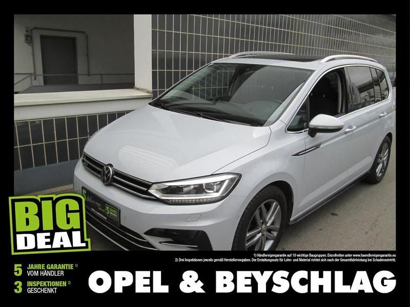 Weiss Gebraucht 2018 VW Touran Highline Van / Kleinbus | € 24.980 (Teuer) - Bild 1/4