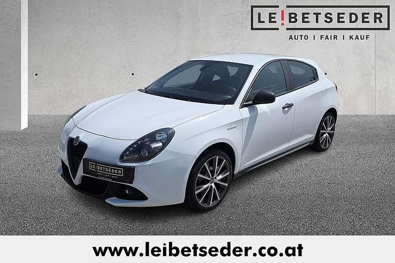 Weiß Gebraucht 2020 Alfa Romeo Giulietta Tech Edition Kleinwagen | € 16.900 (Fairer Preis) - Bild 1/4