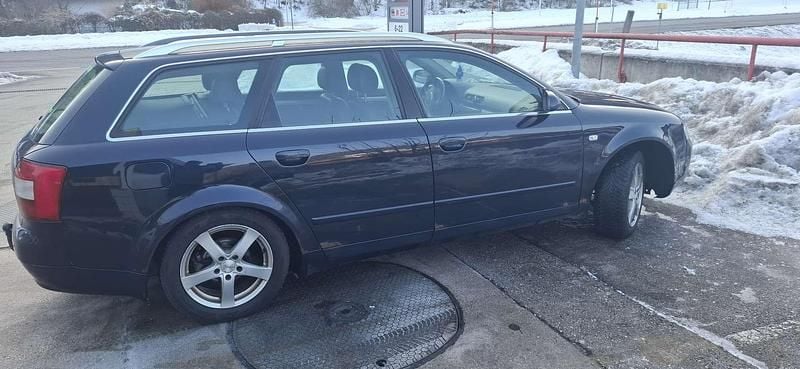 Gebraucht Audi A4 131 PS (96 kW) 2003 Blau Kombi