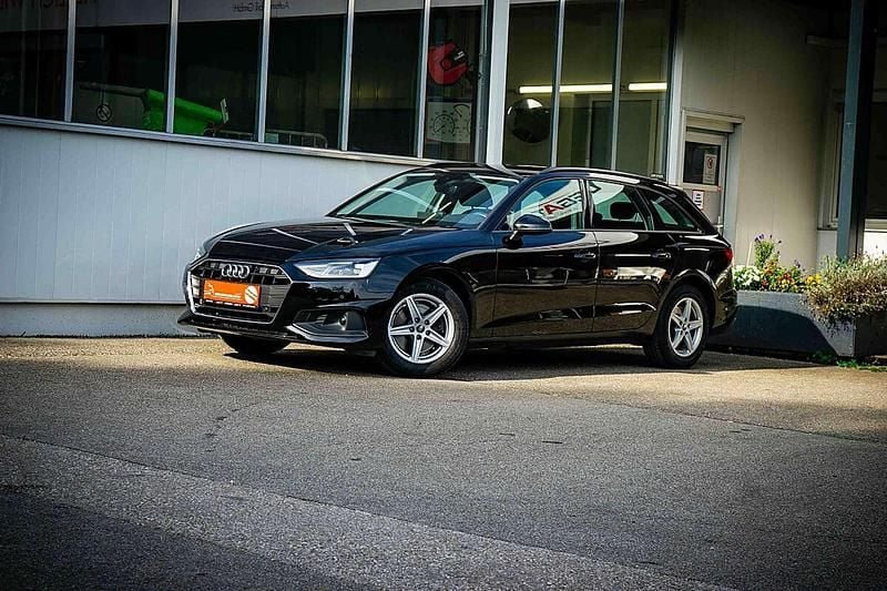 Gebraucht Audi A4 163 PS (119 kW) 2023 Schwarz Kombi
