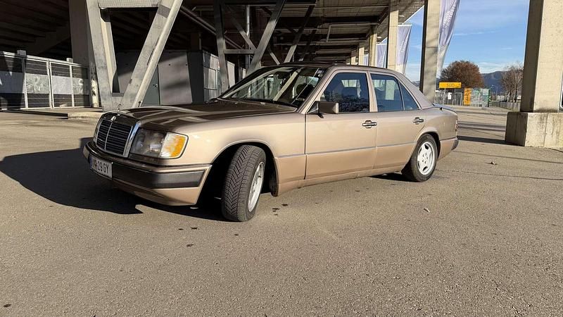 Gebraucht Mercedes E300 147 PS (108 kW) 1991 Beige Limousine