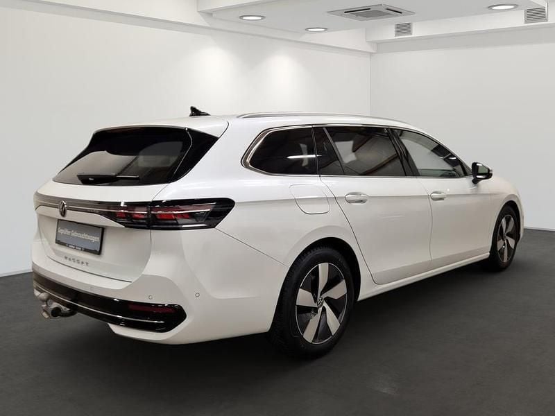 Gebraucht VW Passat Elegance 150 PS (110 kW) 2025 Weiss  metallic Kombi