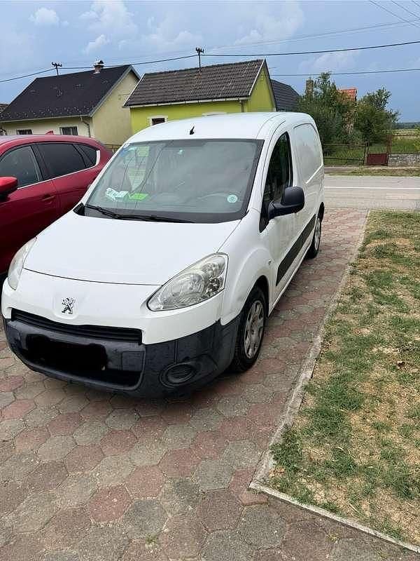 Weiß Gebraucht 2012 Peugeot TePee Access Kombi | € 3.200 - Bild 1/4