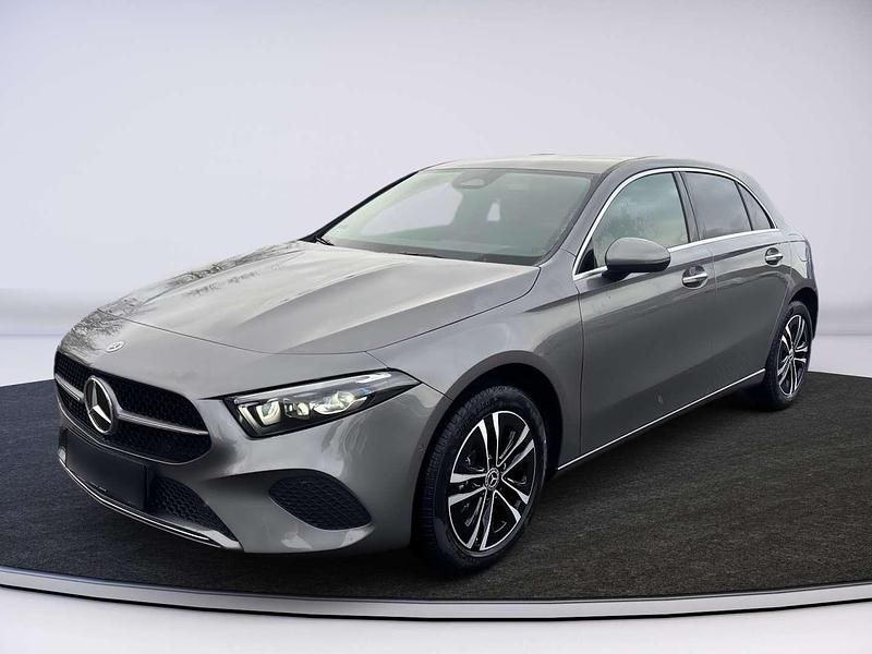 Gebraucht Mercedes A250 163 PS (119 kW) 2024 Grau Limousine