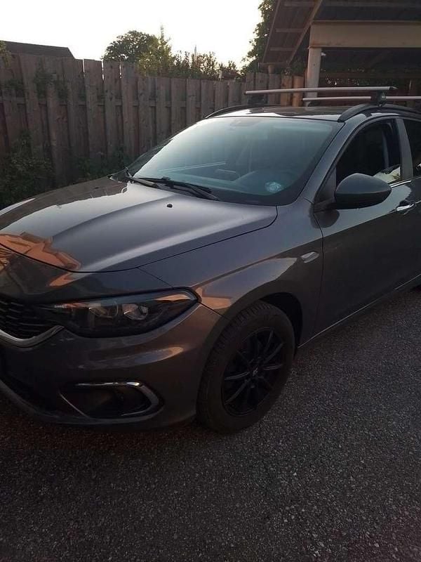 Grau Gebraucht 2018 Fiat Tipo Lounge Kombi | € 13.000 (Fairer Preis) - Bild 1/4