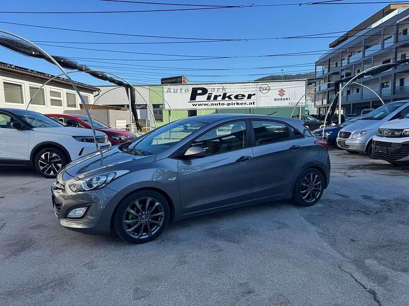 Gebraucht Hyundai i30 99 PS (72 kW) 2013 Silber Limousine