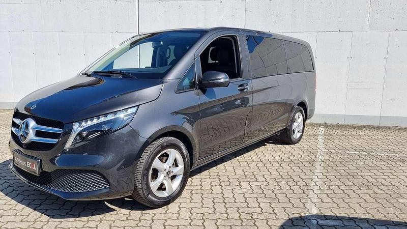 Gebraucht Mercedes V220 163 PS (119 kW) 2023 Grau Van / Kleinbus