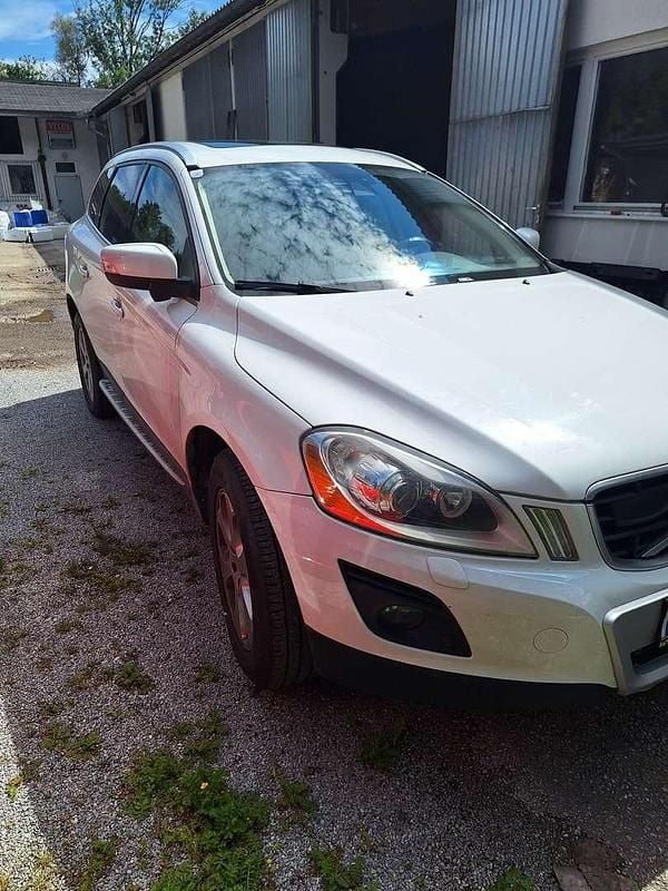 Weiß Gebraucht 2009 Volvo XC60 Summum SUV | € 7.900 (Guter Preis) - Bild 1/4