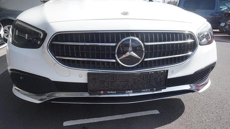Gebraucht Mercedes E300 194 PS (142 kW) 2022 Weiss  normal Kombi