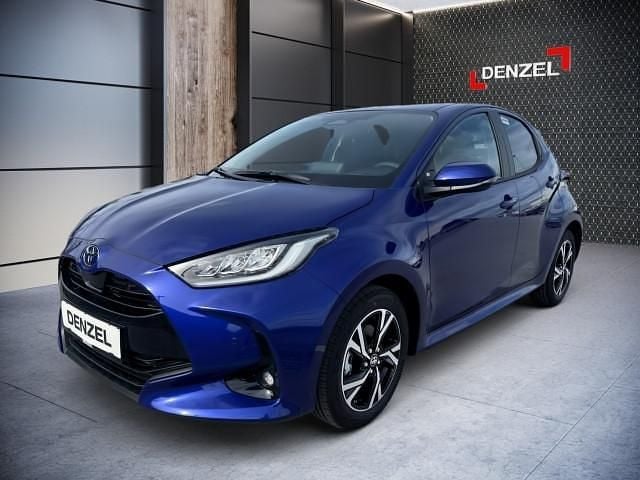 Blau Gebraucht 2024 Toyota Yaris Hybrid Active Limousine | € 22.290 (Fairer Preis) - Bild 1/4