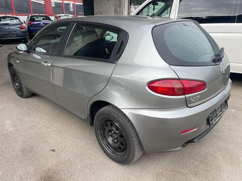 Gebraucht Alfa Romeo 147 Distinctive 116 PS (85 kW) 2005 Grau Kleinwagen