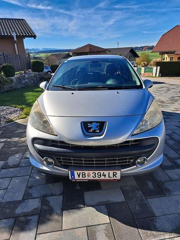 Gebraucht Peugeot 207 68 PS (50 kW) 2008 Limousine