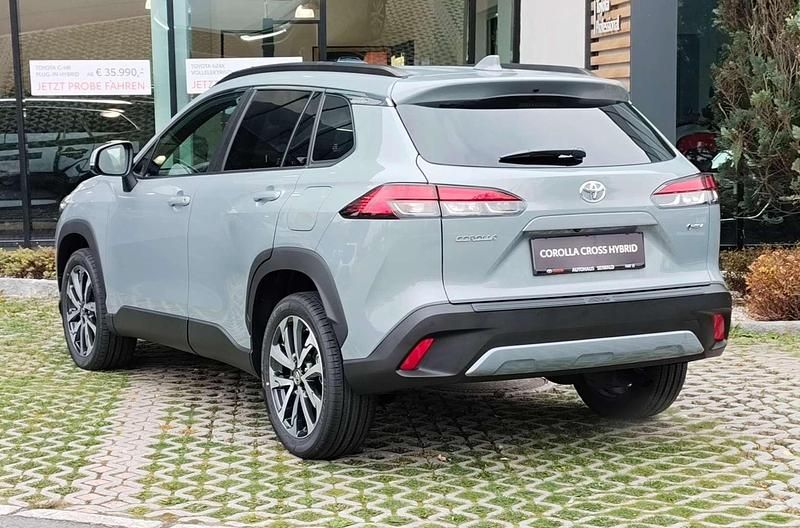 Neu Toyota Corolla Cross Active 98 PS (72 kW) 2025 Grau SUV