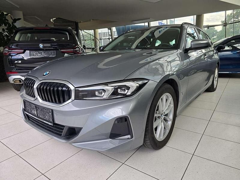 Grau Gebraucht 2024 BMW 318 Comfort Edition Kombi | € 34.800 (Superpreis) - Bild 1/3