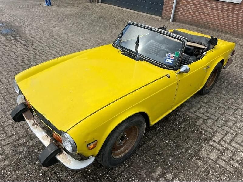 Gelb Gebraucht 1973 Triumph TR6 Cabrio | € 6.700 - Bild 1/4