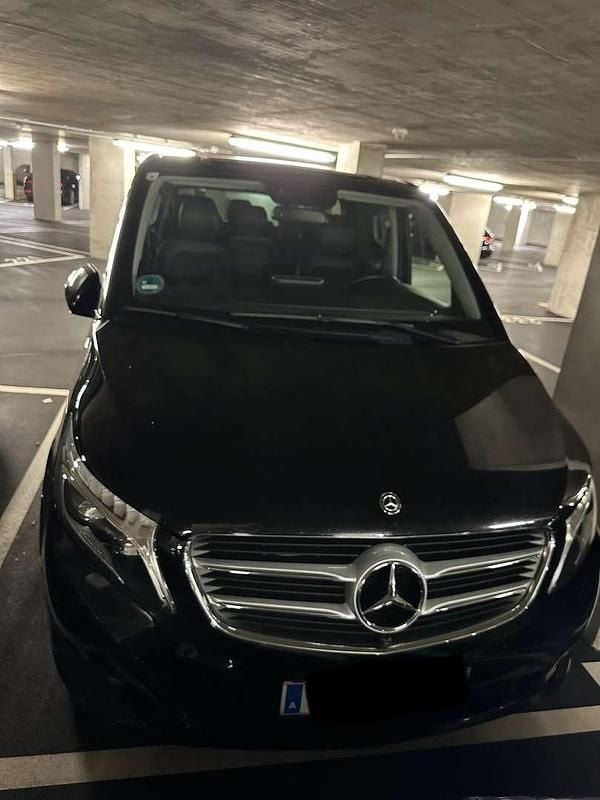 Schwarz Gebraucht 2019 Mercedes 220 Avantgarde Kombi | € 43.000 - Bild 1/4