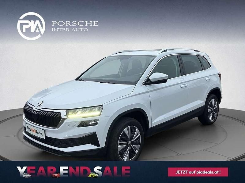 Weiss metallic Gebraucht 2022 Skoda Karoq Style SUV | € 28.690 (Fairer Preis) - Bild 1/4