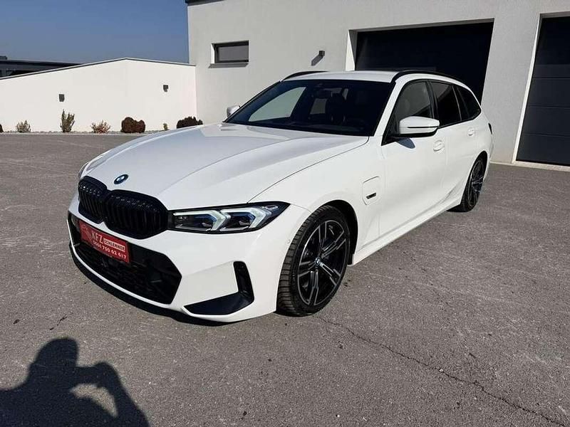Gebraucht BMW 330 M Sport 292 PS (214 kW) 2022 Weiß Kombi