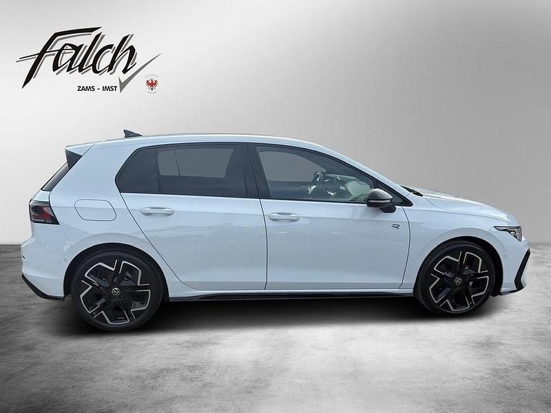 Neu VW Golf VIII Sport 115 PS (84 kW) 2026 Weiss  normal