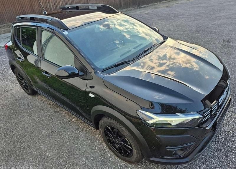 Schwarz Gebraucht 2023 Dacia Sandero Comfort Kleinwagen | € 17.800 (Fairer Preis) - Bild 1/4