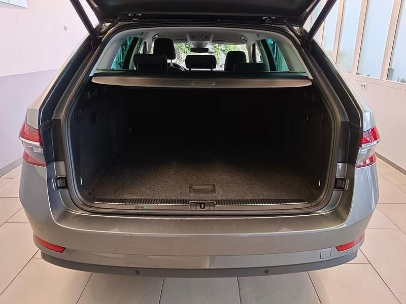 Gebraucht Skoda Superb Style 200 PS (147 kW) 2023 Mittelgrau  metallic Kombi