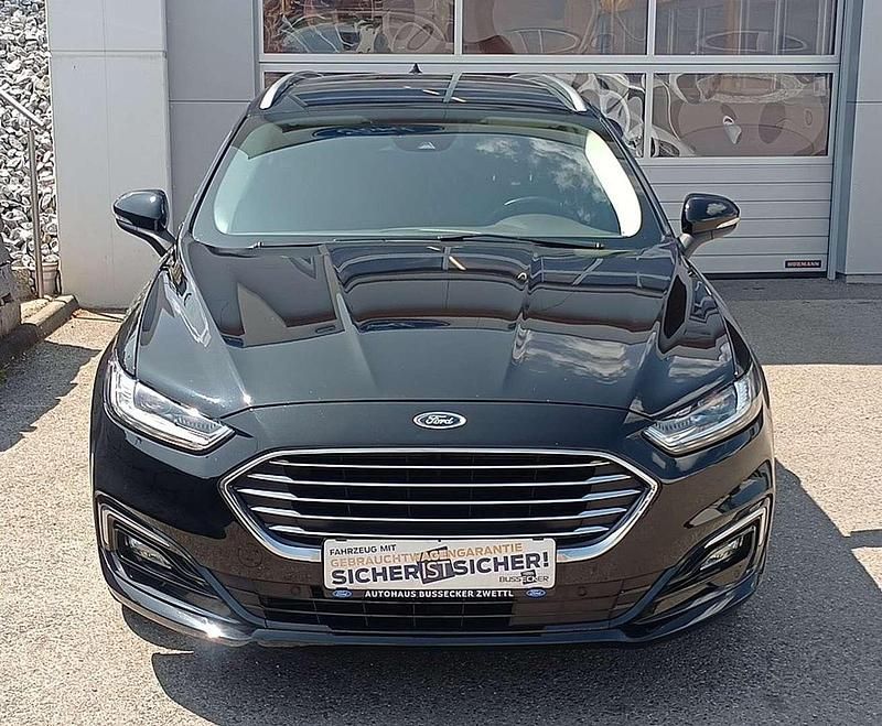 Gebraucht Ford Mondeo Titanium 150 PS (110 kW) 2022 Schwarz Kombi