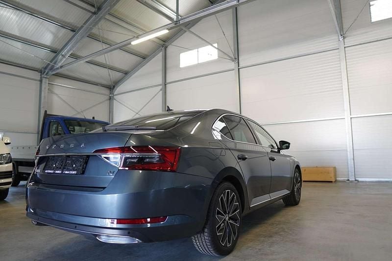 Gebraucht Skoda Superb LAURIN & KLEMENT 156 PS (114 kW) 2021 Grau Limousine