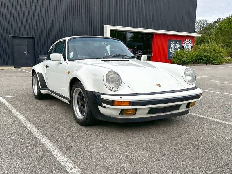 Weiß Gebraucht 1985 Porsche 911 Carrera Coupé | € 112.000 - Bild 1/4
