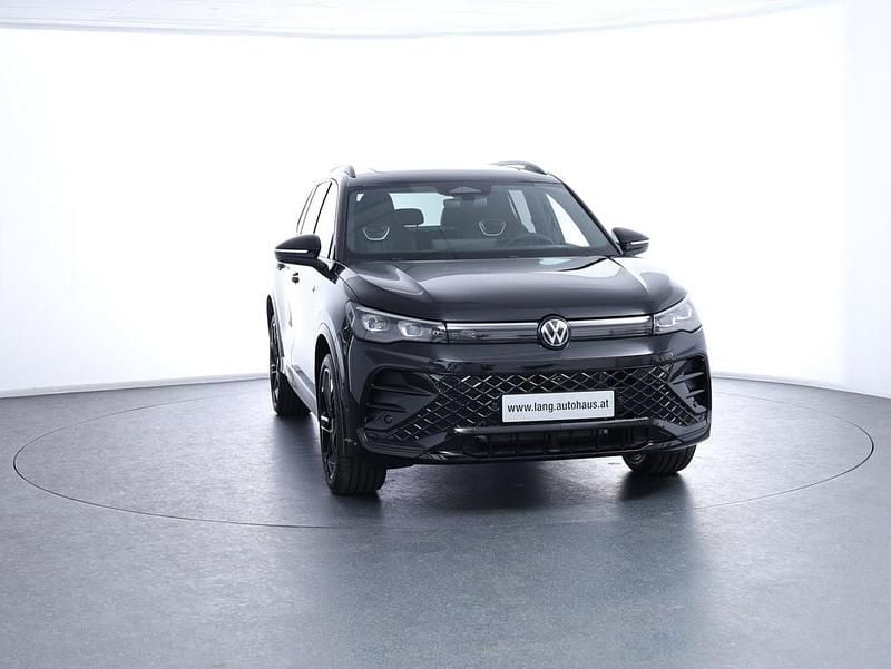 Gebraucht VW Tiguan Sport 204 PS (150 kW) 2025 Schwarz  metallic SUV
