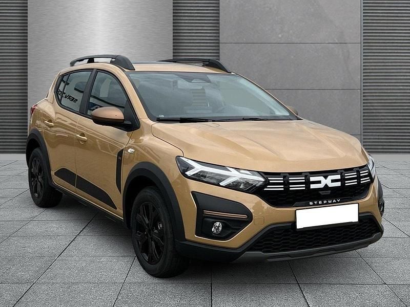 Beige Neu 2025 Dacia Sandero Extreme Kleinwagen | € 22.934 (Fairer Preis) - Bild 1/4