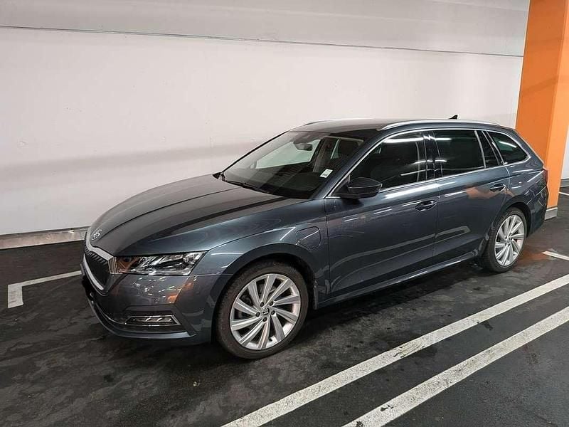 Grau Gebraucht 2021 Skoda Octavia Style Kombi | € 24.300 (Superpreis) - Bild 1/4