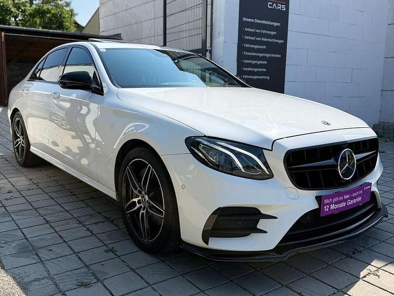 Weiß Gebraucht 2017 Mercedes E350 AMG line Limousine | € 29.490 (Etwas zu teuer) - Bild 1/4