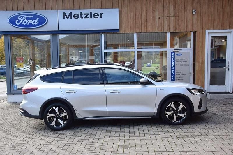 Silber Gebraucht 2024 Ford Focus Active X Kombi | € 27.800 (Etwas zu teuer) - Bild 1/4